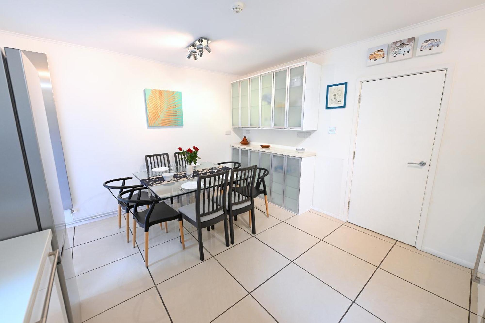 4 Bedroom Patio House Regent'S Park - Parking London Exterior photo