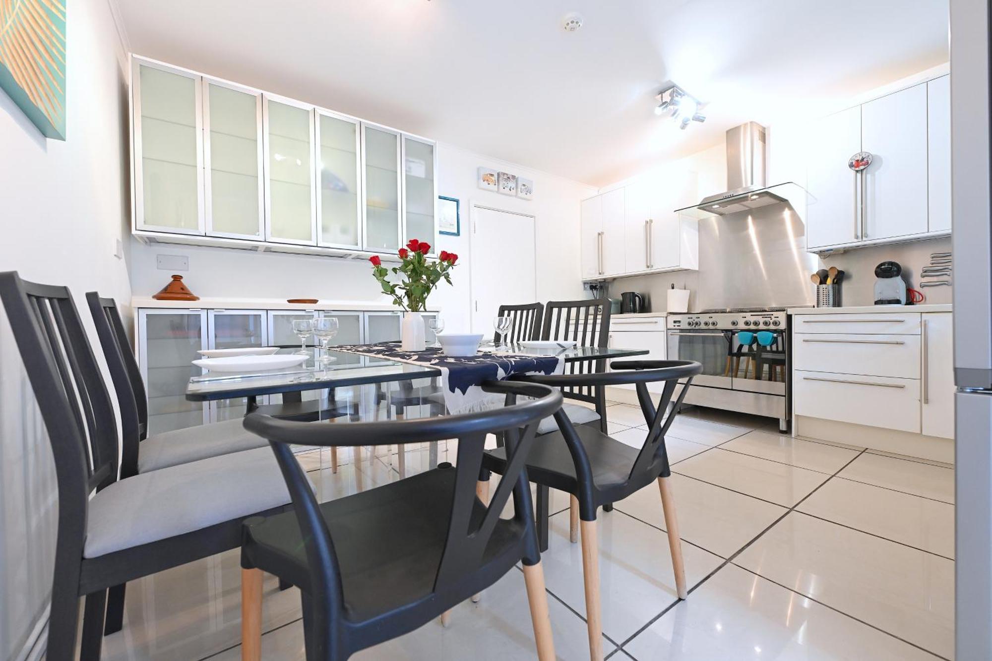 4 Bedroom Patio House Regent'S Park - Parking London Exterior photo