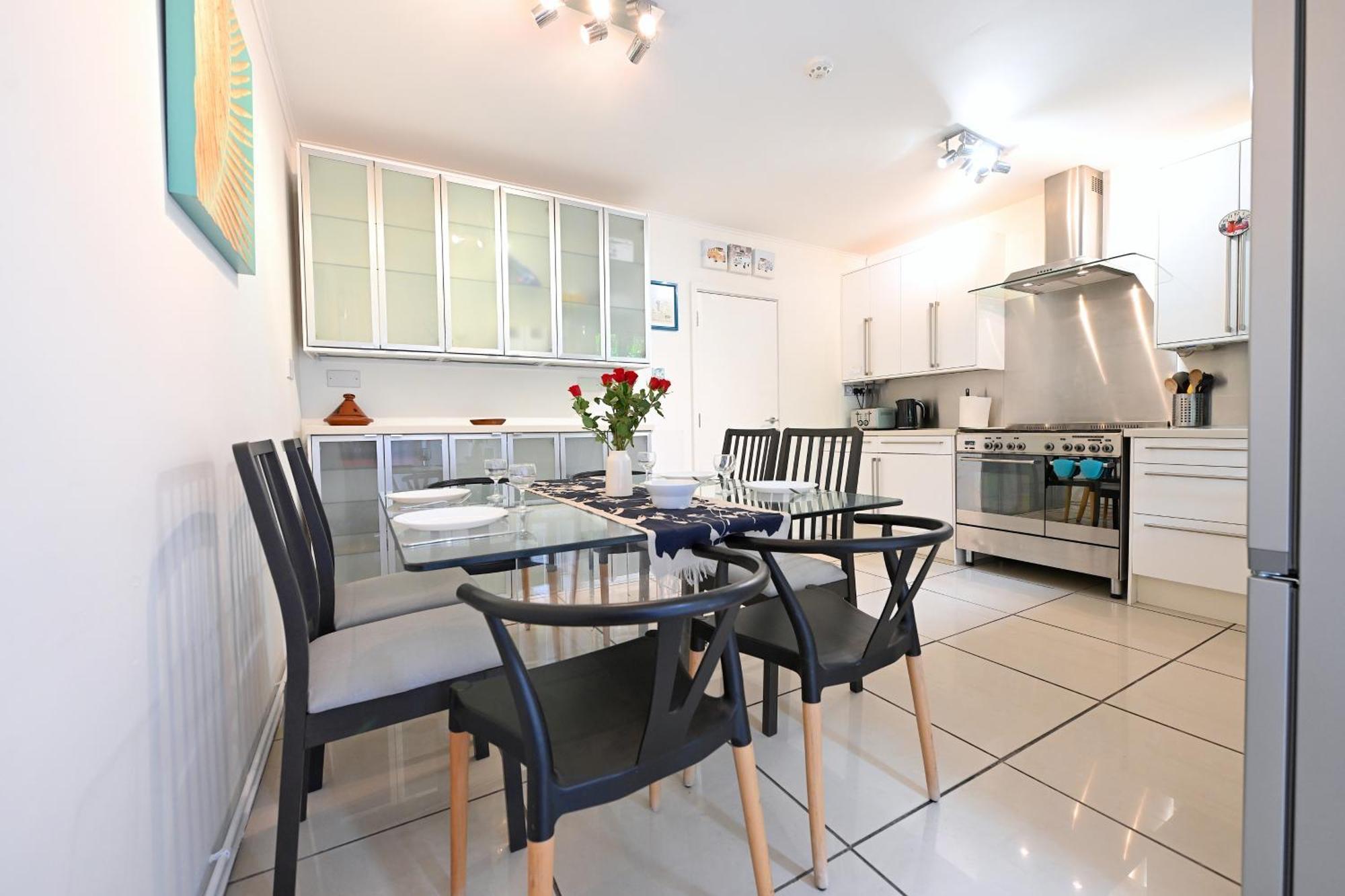 4 Bedroom Patio House Regent'S Park - Parking London Exterior photo