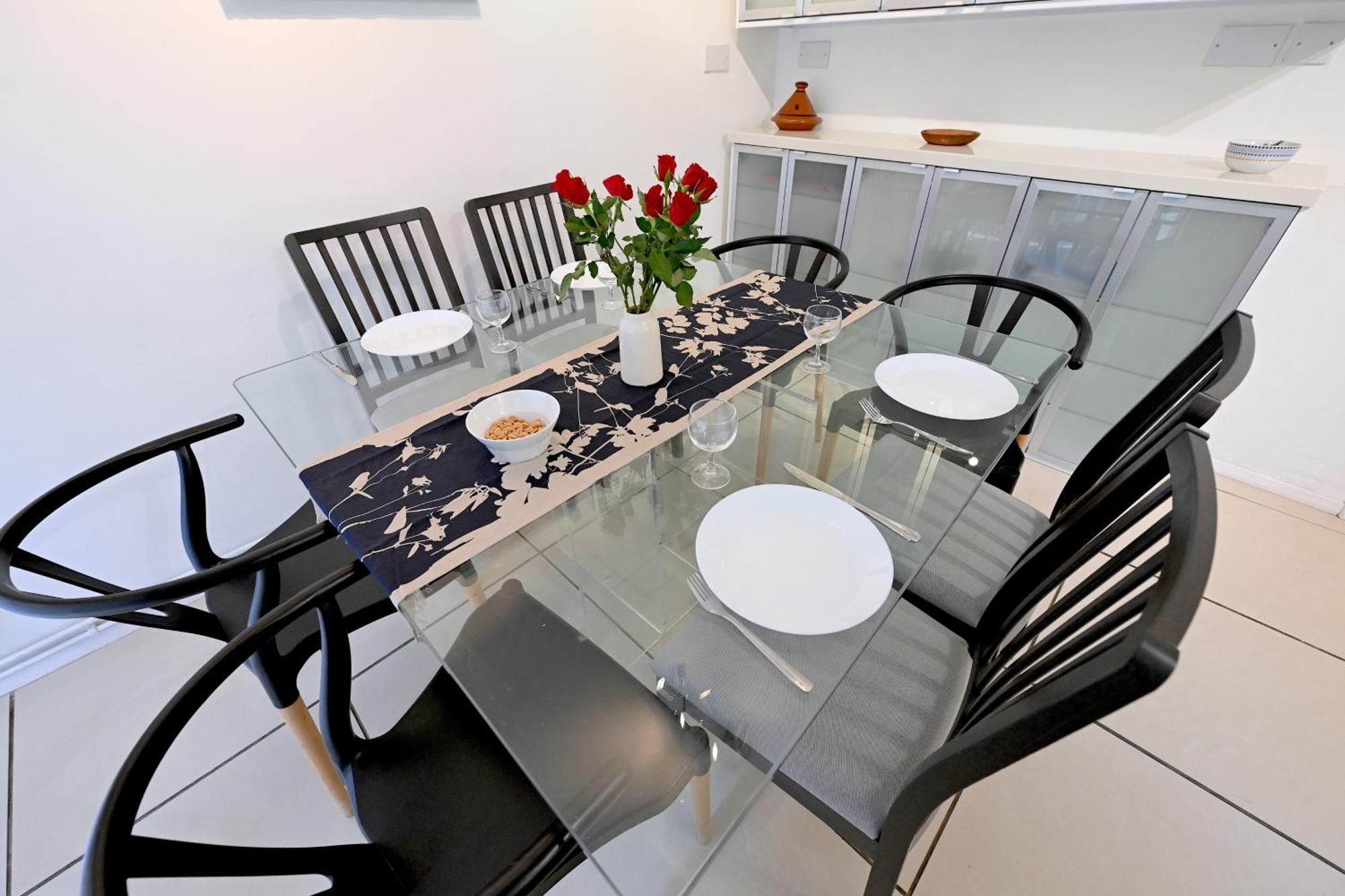 4 Bedroom Patio House Regent'S Park - Parking London Exterior photo