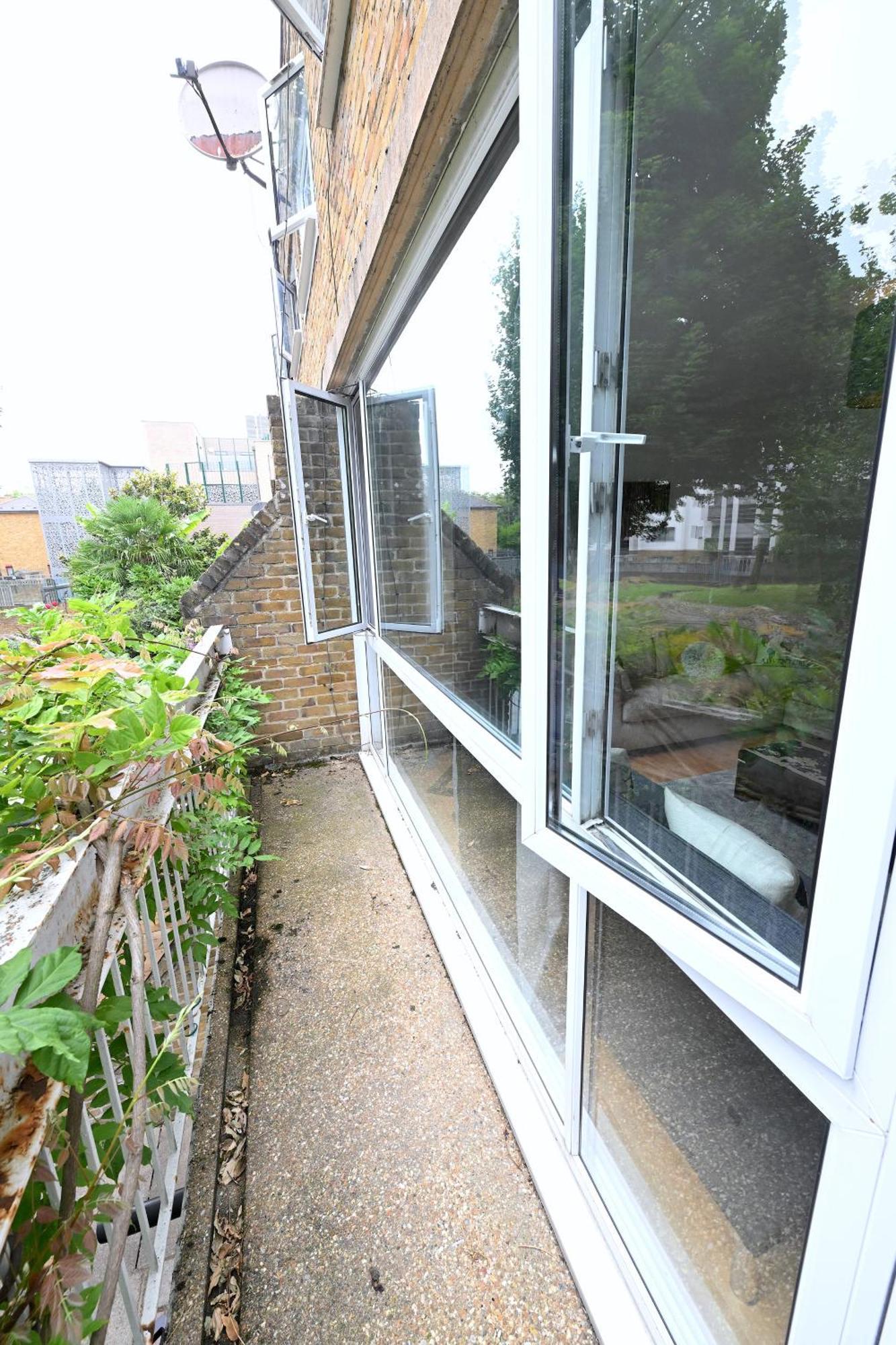 4 Bedroom Patio House Regent'S Park - Parking London Exterior photo