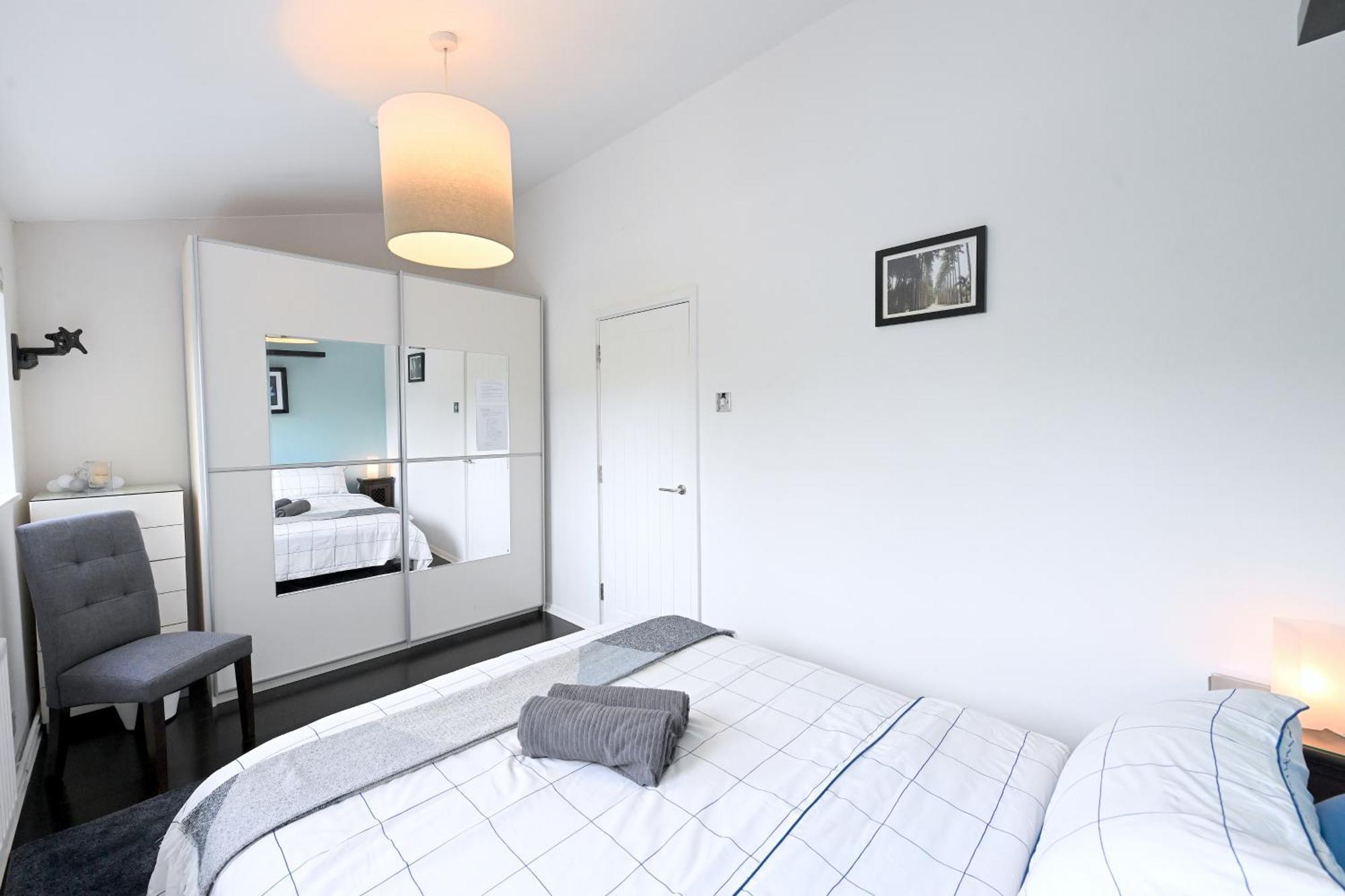 4 Bedroom Patio House Regent'S Park - Parking London Exterior photo
