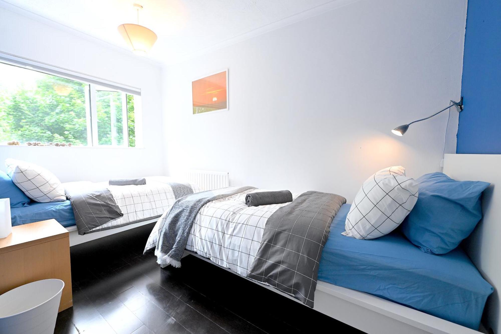 4 Bedroom Patio House Regent'S Park - Parking London Exterior photo