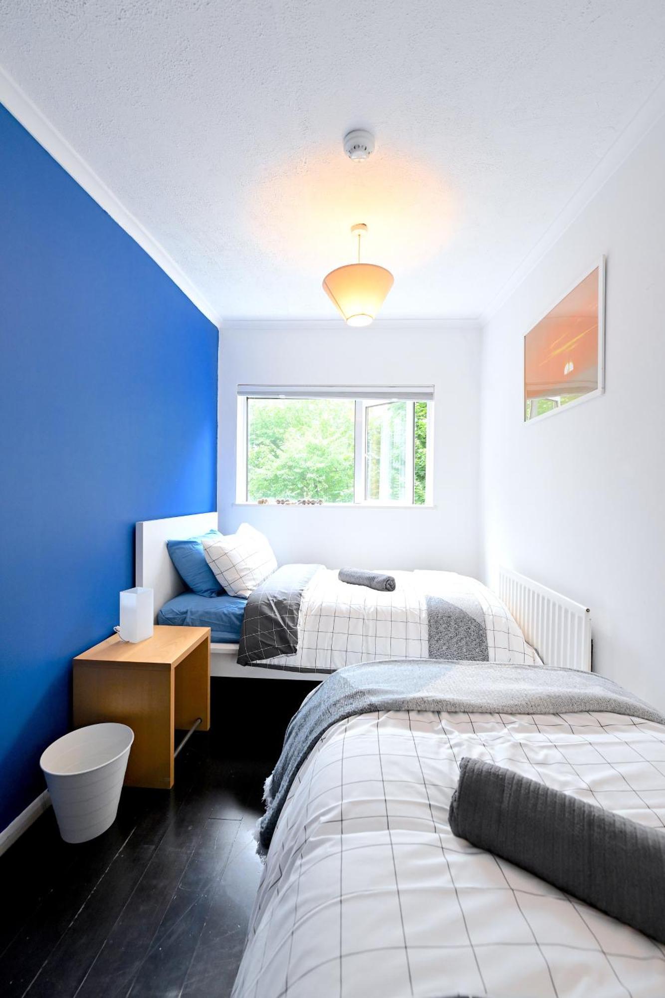 4 Bedroom Patio House Regent'S Park - Parking London Exterior photo