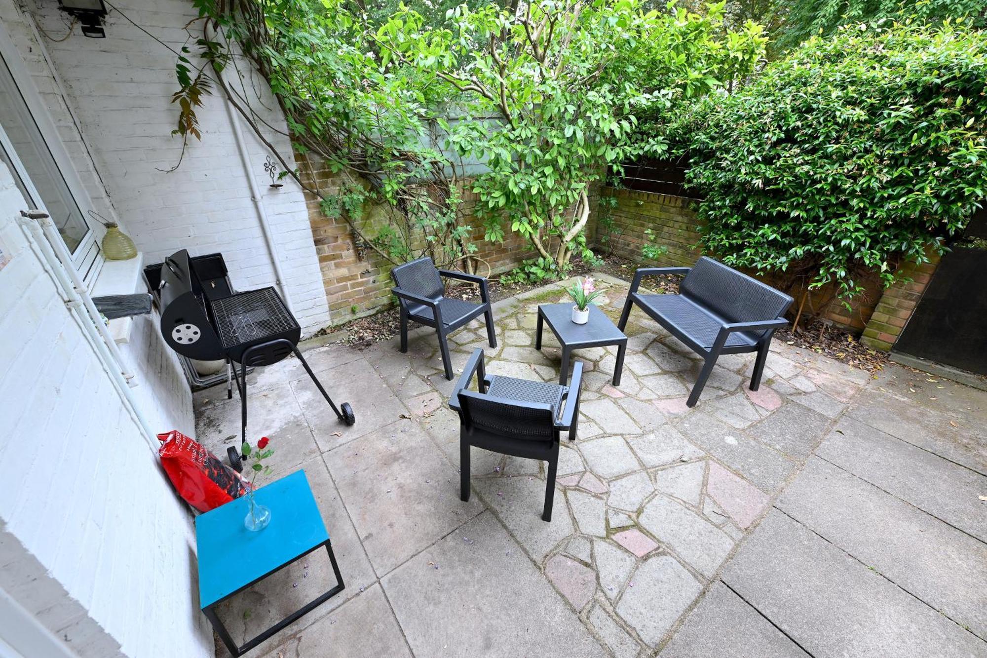 4 Bedroom Patio House Regent'S Park - Parking London Exterior photo